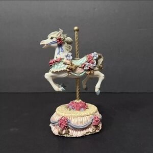 Heritage House Melodies Figurine
